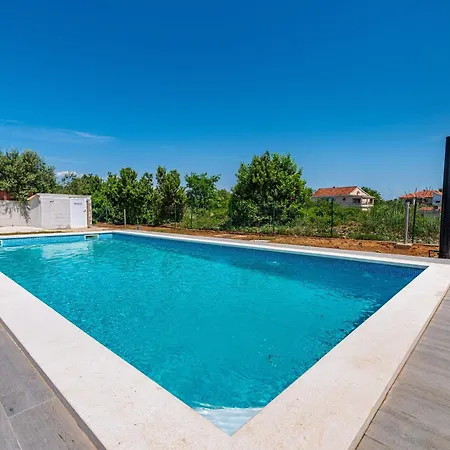 Family-friendly With Swimming Pool Nin, Zadar - 18821 Apartamento Nin