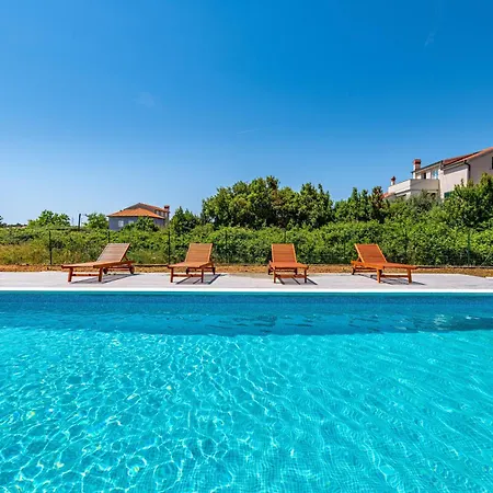 Family-friendly With Swimming Pool Nin, Zadar - 18821 Нин