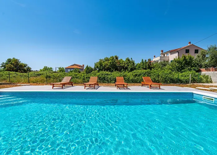 Family-friendly With Swimming Pool Nin, Zadar - 18821 Nin