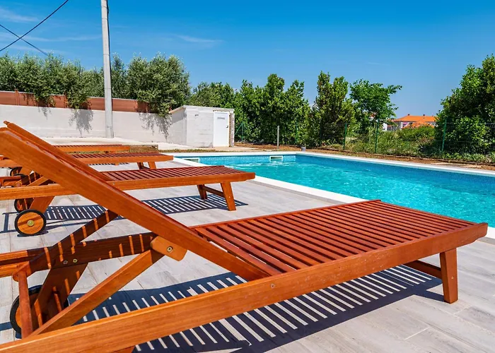 Family-friendly With Swimming Pool Nin, Zadar - 18821 Nin